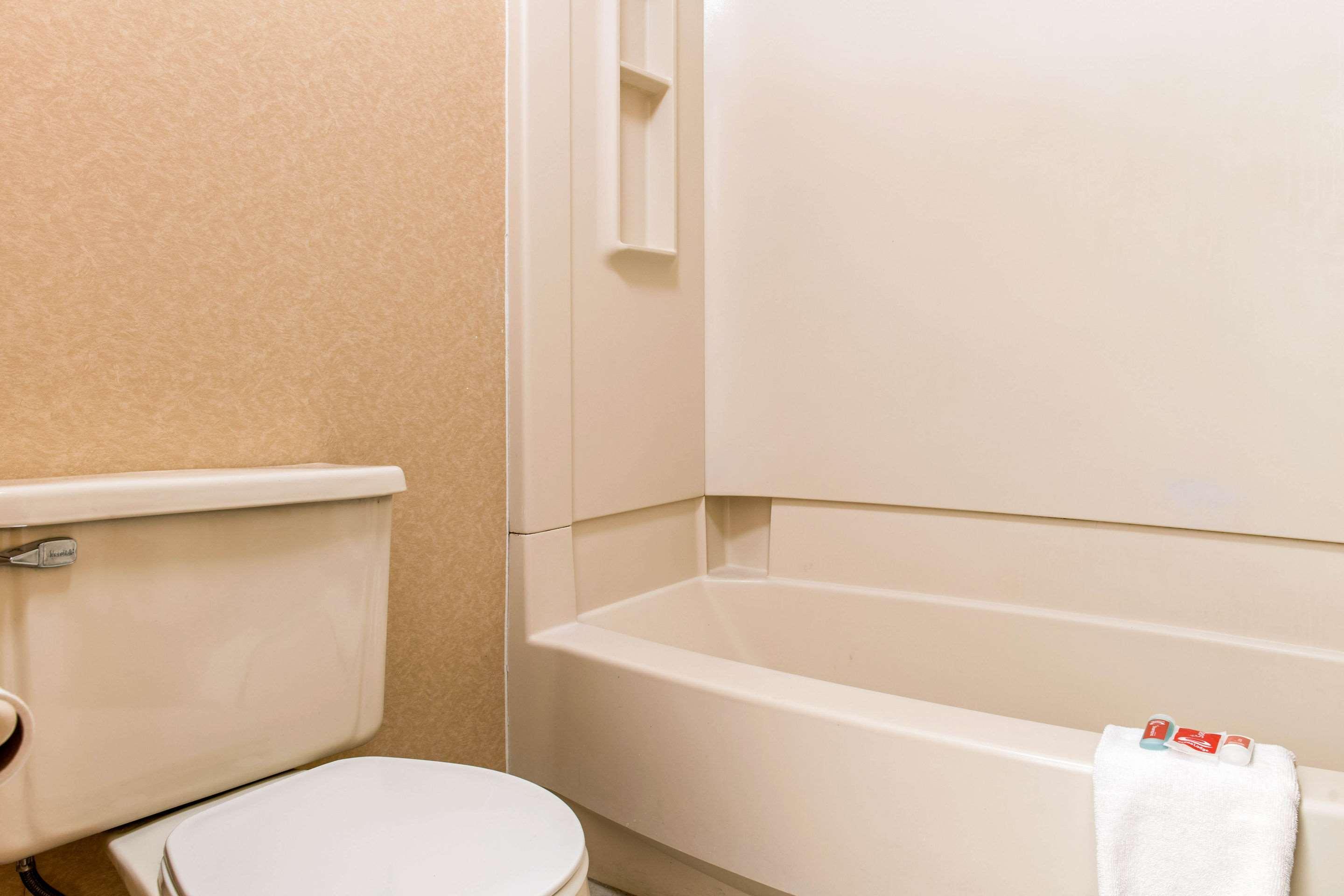 Econo Lodge Холланд Экстерьер фото
