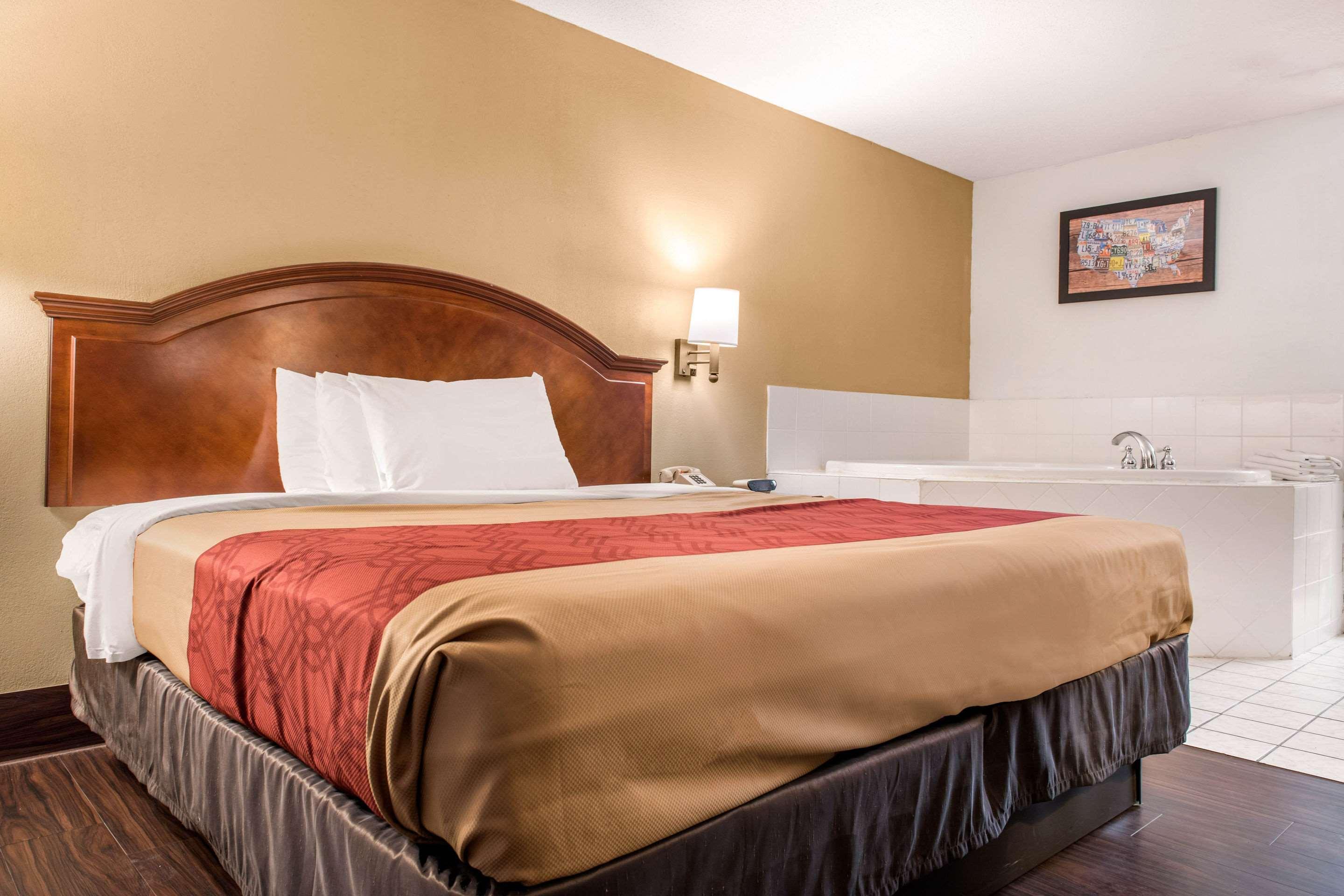 Econo Lodge Холланд Экстерьер фото