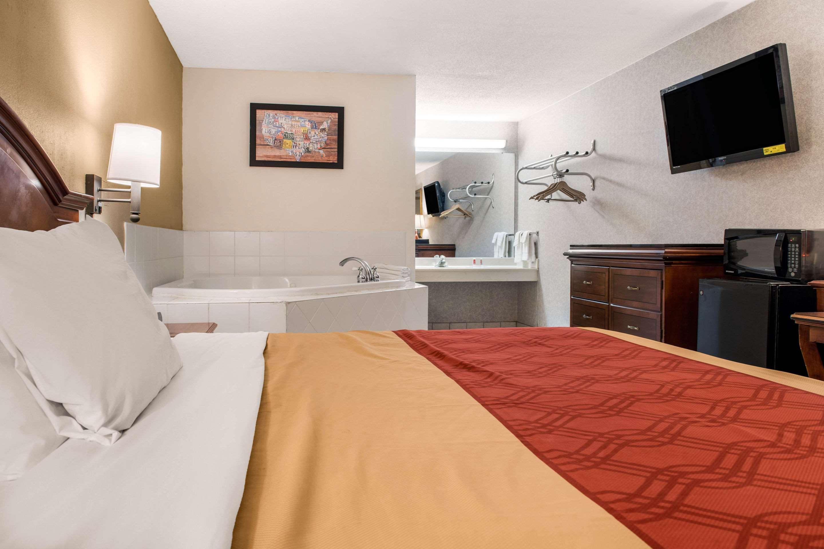 Econo Lodge Холланд Экстерьер фото