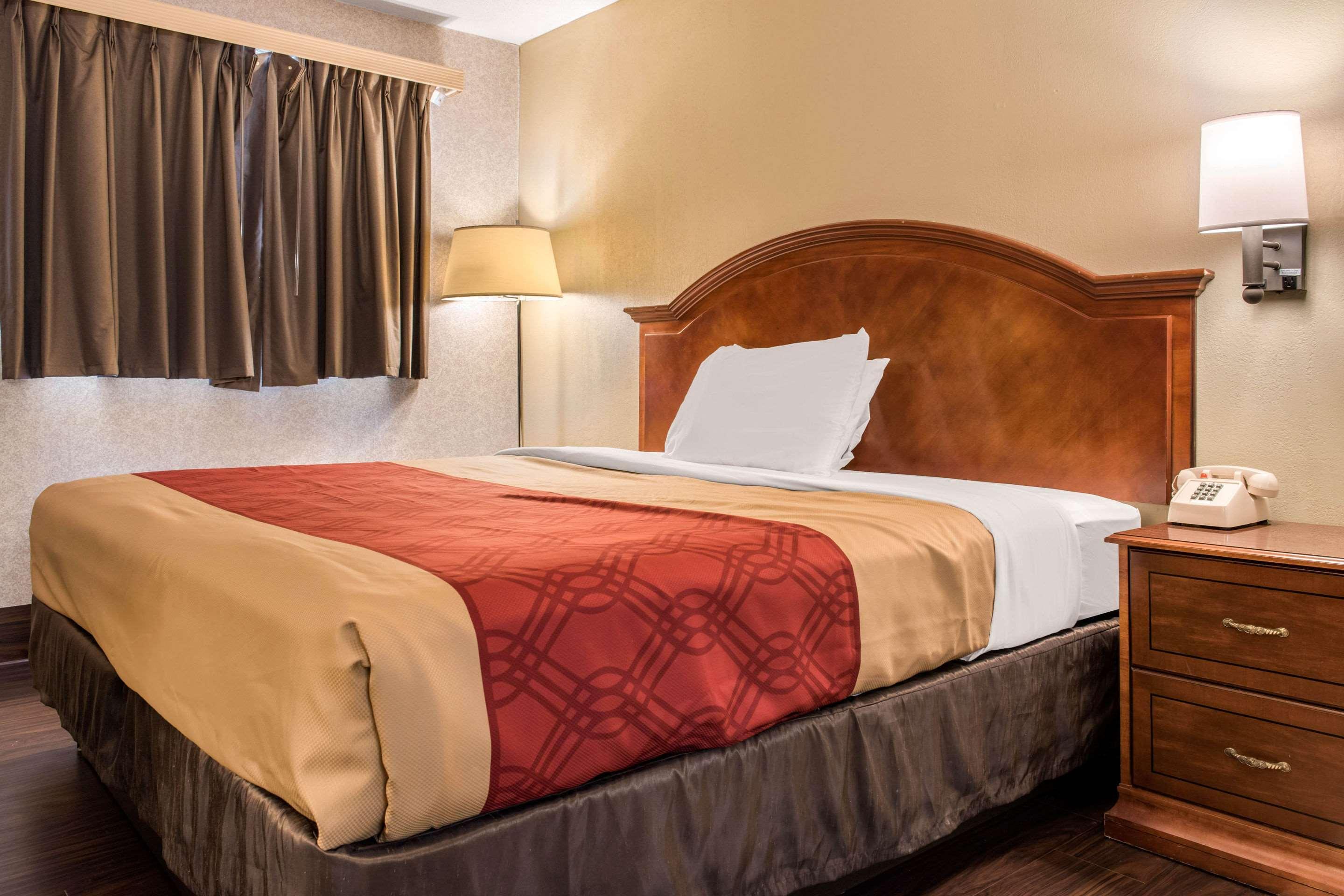 Econo Lodge Холланд Экстерьер фото