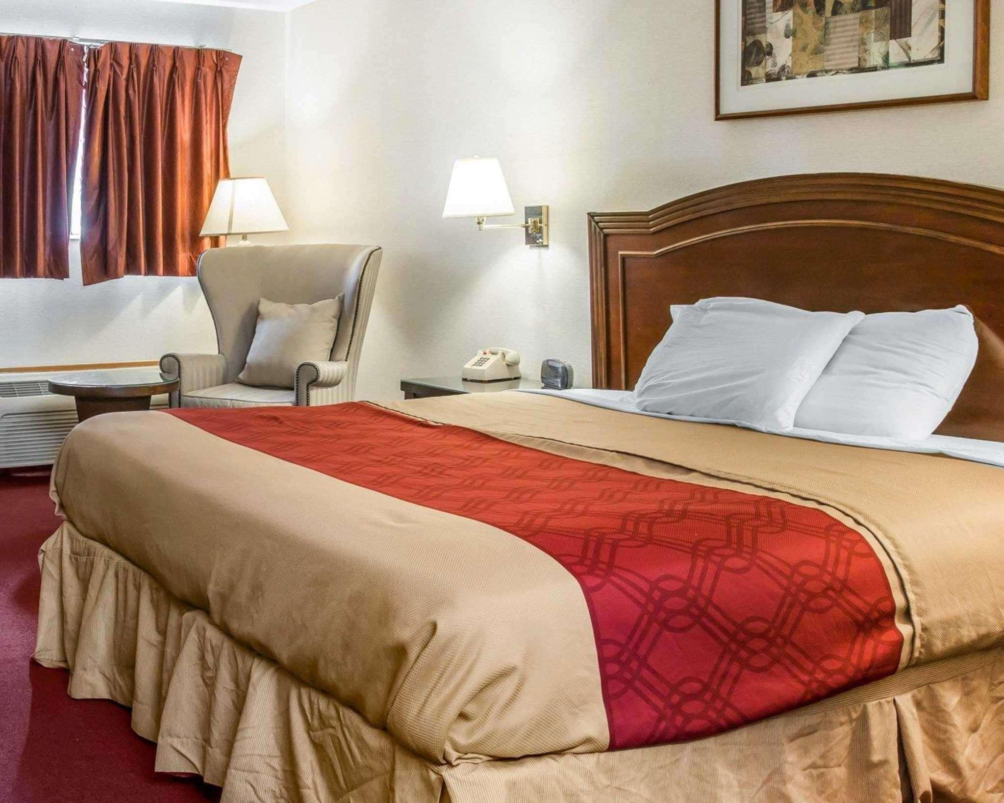 Econo Lodge Холланд Экстерьер фото