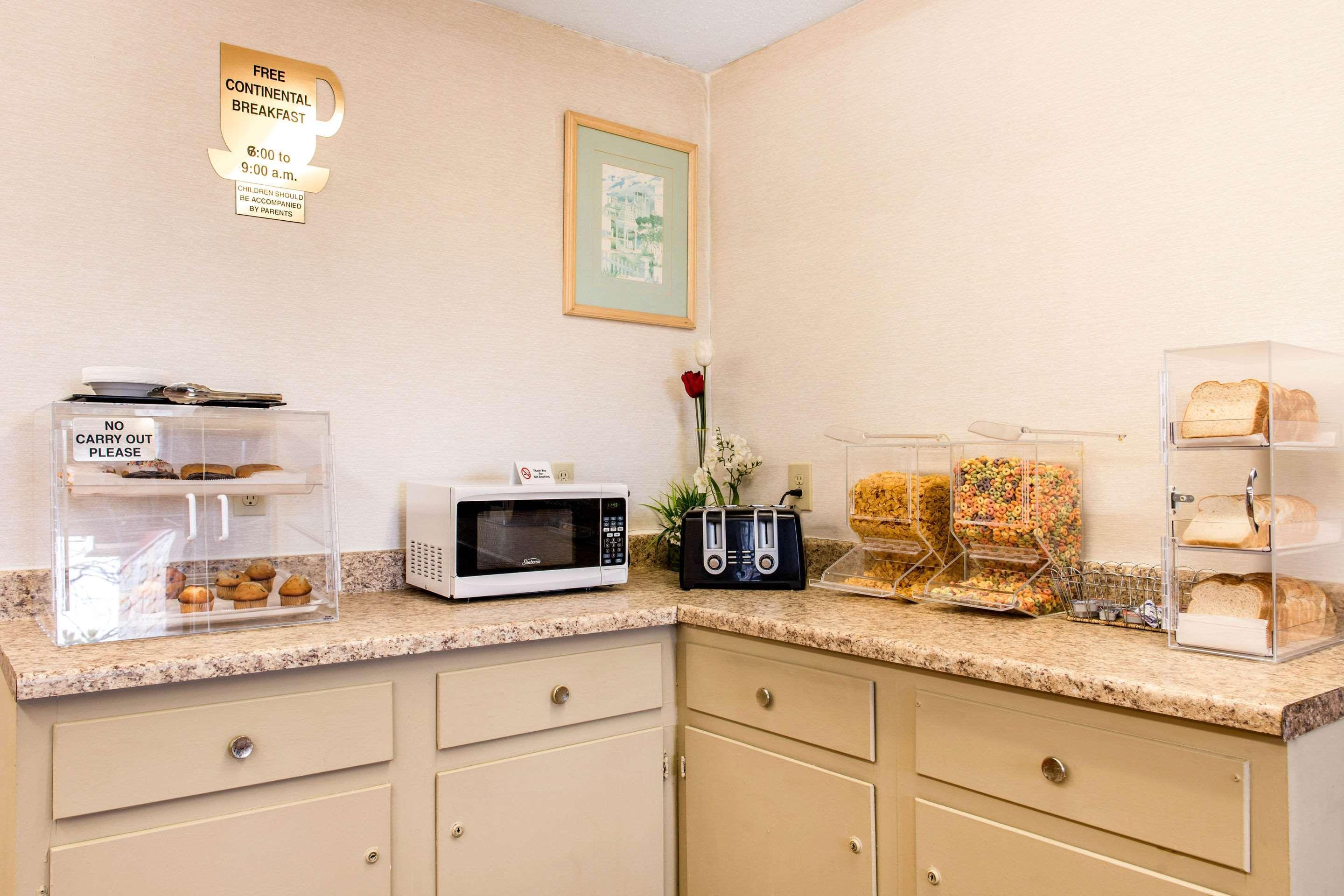 Econo Lodge Холланд Экстерьер фото