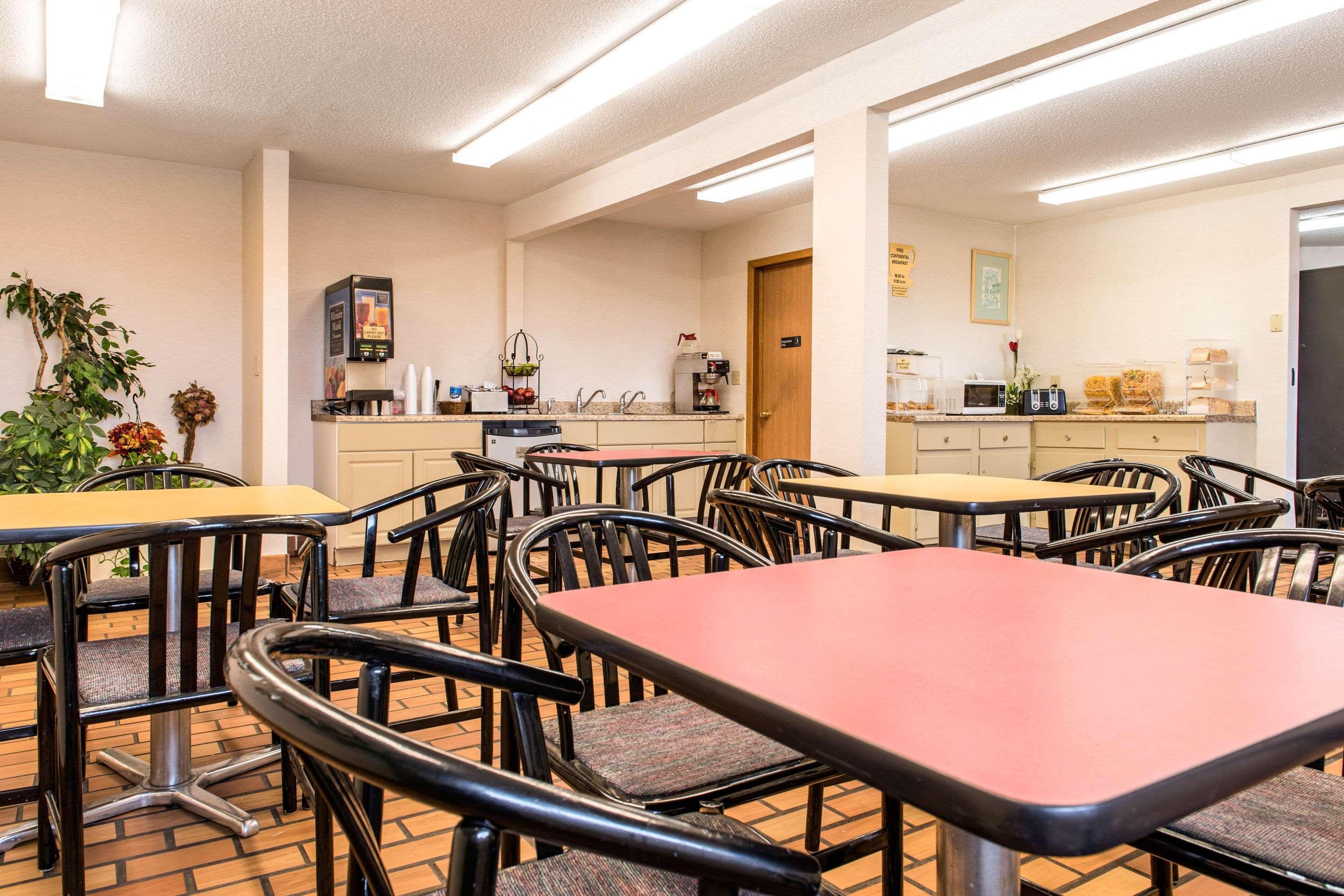 Econo Lodge Холланд Экстерьер фото