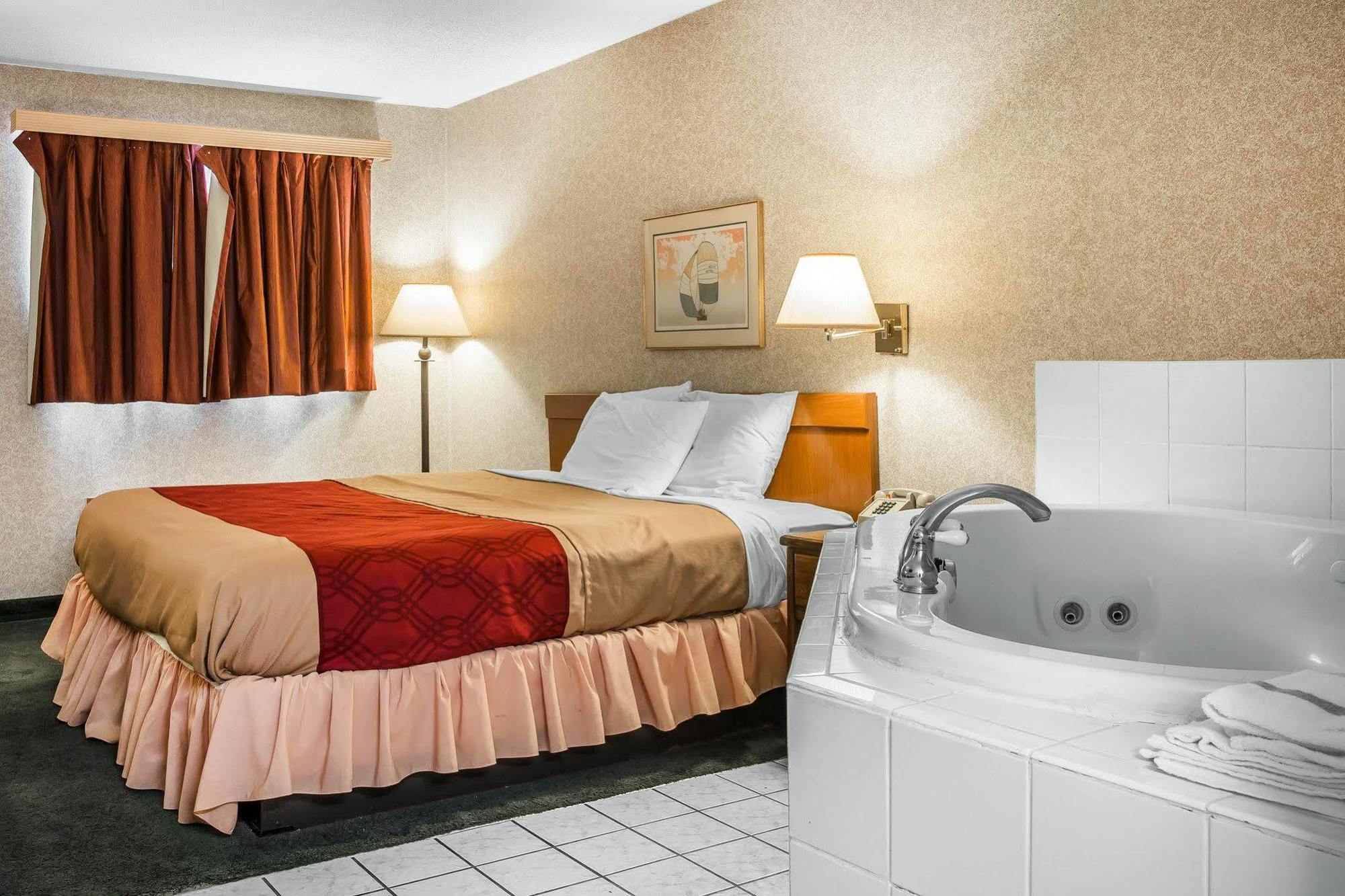 Econo Lodge Холланд Экстерьер фото