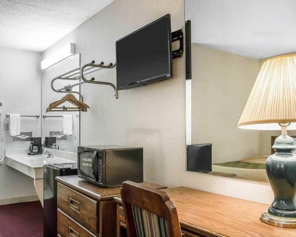 Econo Lodge Холланд Экстерьер фото