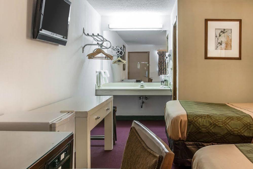Econo Lodge Холланд Экстерьер фото